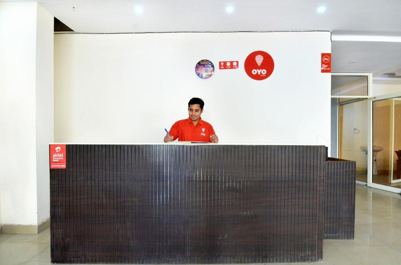 Oyo Platinum Inn Nayagaon Exterior photo